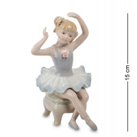 Статуэтка керамическая Маленькая Балерина 8*10,5*15 см. B6001342